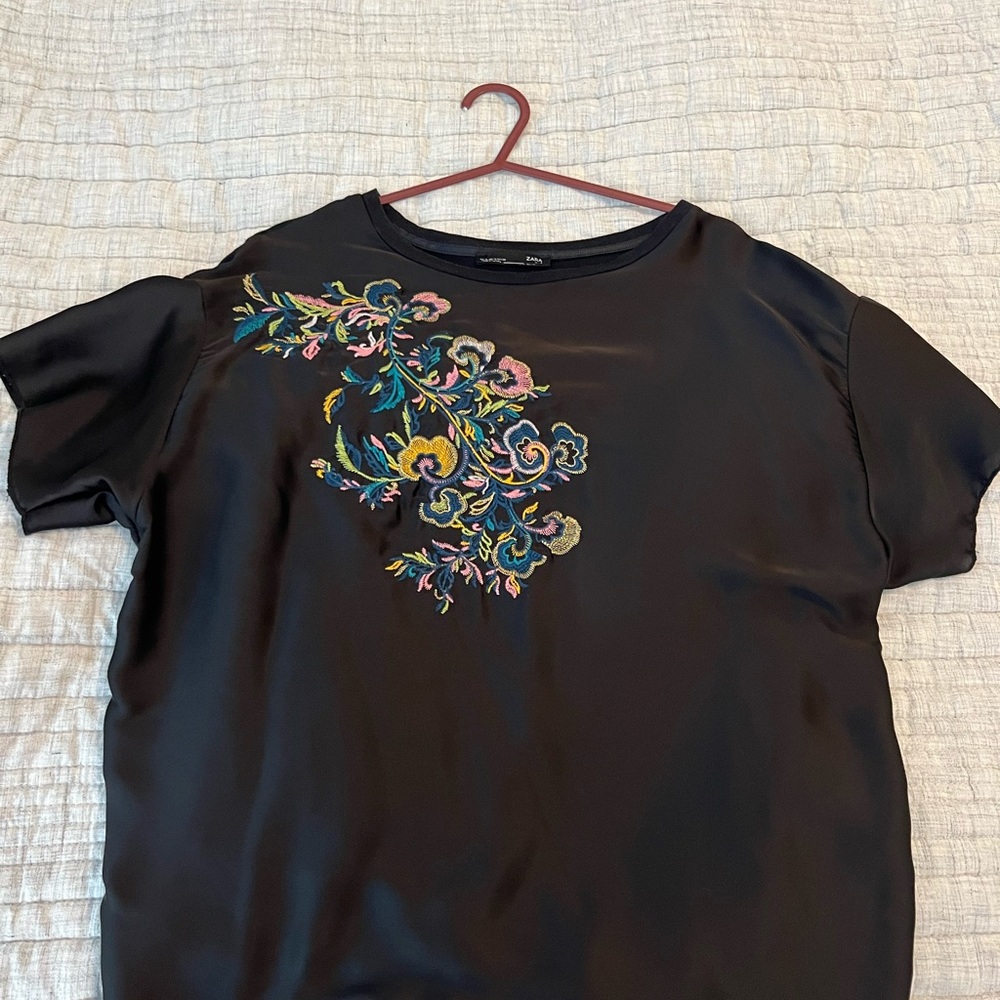 Silky black top